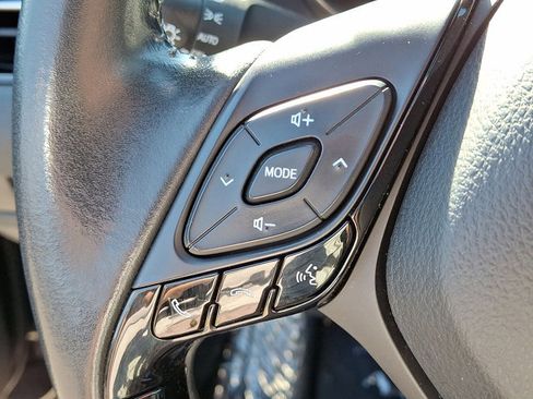 Used 2021 Toyota C-HR XLE image 18