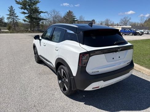 New 2026 Nissan Kicks SR w/ SR Premium Package AWD/4WD image 32