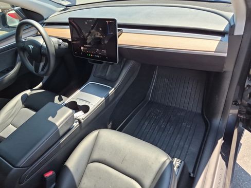 Used 2024 Tesla Model Y Long Range AWD/4WD image 35