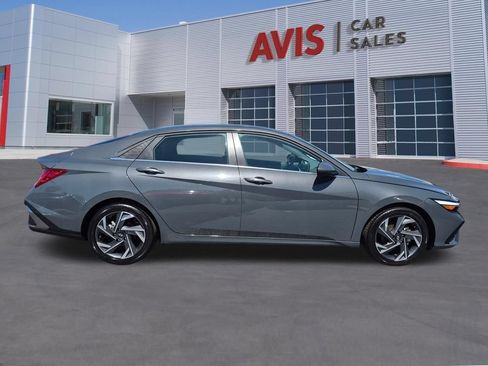 Used 2025 Hyundai Elantra SEL FWD image 5
