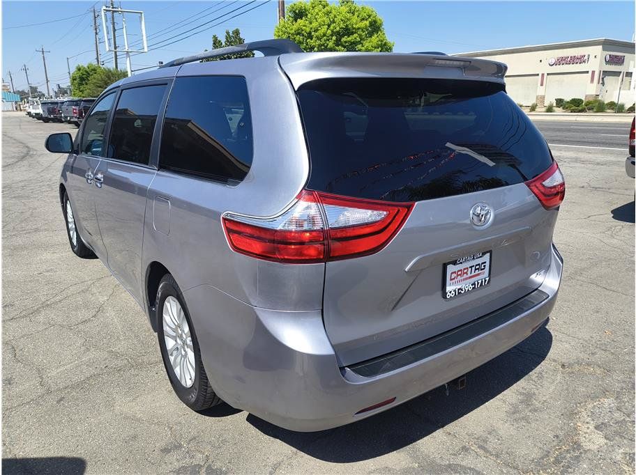 Used 2015 Toyota Sienna XLE FWD image 17