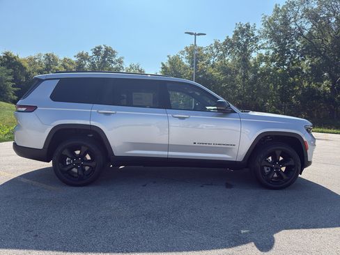 New 2025 Jeep Grand Cherokee L Limited w/ Luxury Tech Group II image 4