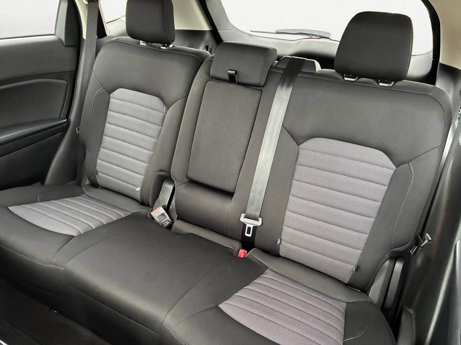 Used 2024 Ford Edge SE w/ Black Appearance Package AWD/4WD image 11