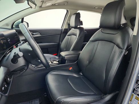 Used 2024 Kia Sportage EX FWD image 17