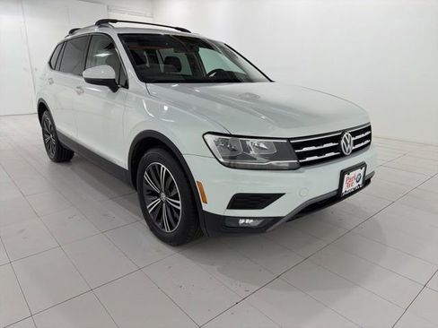 Used 2018 Volkswagen Tiguan SEL w/ 3rd Row Seat Package AWD/4WD image 7