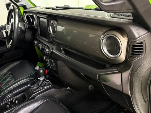 Used 2018 Jeep Wrangler Unlimited Sahara w/ Uconnect 4C Nav & Sound Group AWD/4WD image 41