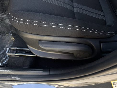 Used 2025 Hyundai Venue SEL image 11