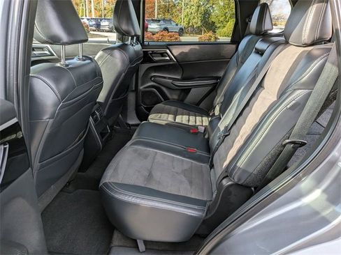 Used 2022 Mitsubishi Outlander SE image 28