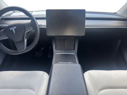 Used 2021 Tesla Model Y Long Range image 12