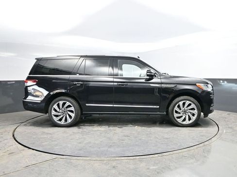 Used 2024 Lincoln Navigator Reserve AWD/4WD image 12