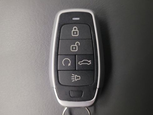 Used 2020 Buick Enclave Essence image 32