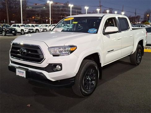 Certified 2022 Toyota Tacoma SR5 image 4