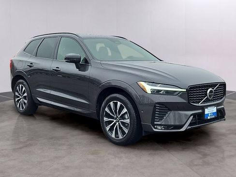 Used 2023 Volvo XC60 B5 Plus w/ Climate Package AWD/4WD image 3
