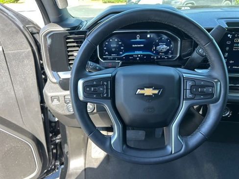 Used 2023 Chevrolet Silverado 1500 LT AWD/4WD image 18