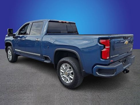 Used 2025 Chevrolet Silverado 2500 High Country w/ Technology Package AWD/4WD image 6