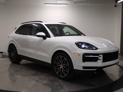 Certified 2025 Porsche Cayenne AWD/4WD image 9