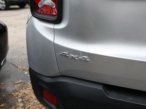 Used 2016 Jeep Renegade Latitude image 8