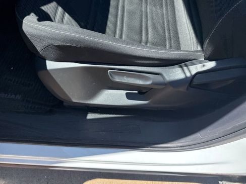 Used 2022 Volkswagen Tiguan S FWD image 5