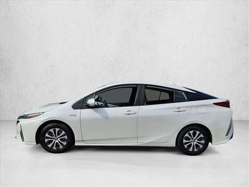 Used 2021 Toyota Prius Prime LE image 3