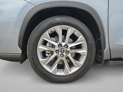 Used 2023 Toyota Highlander Limited FWD image 25