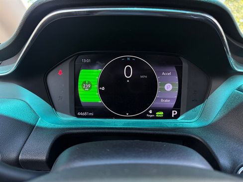 Used 2022 Chevrolet Bolt LT w/ Infotainment Package FWD image 19
