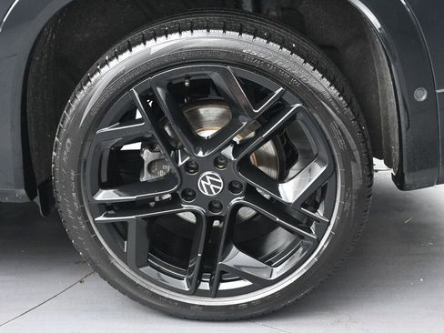 Used 2025 Volkswagen Tiguan SE R-Line AWD/4WD image 33