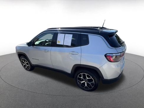 Used 2025 Jeep Compass Limited image 10