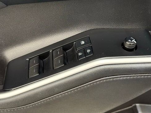 Used 2021 Toyota Highlander XLE image 31