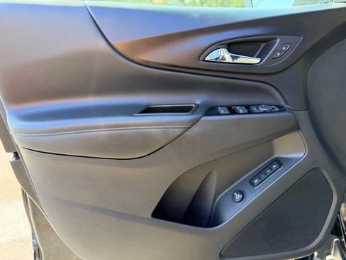 Used 2023 Chevrolet Equinox Premier image 19