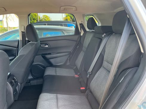 Used 2025 Nissan Rogue SV FWD image 28