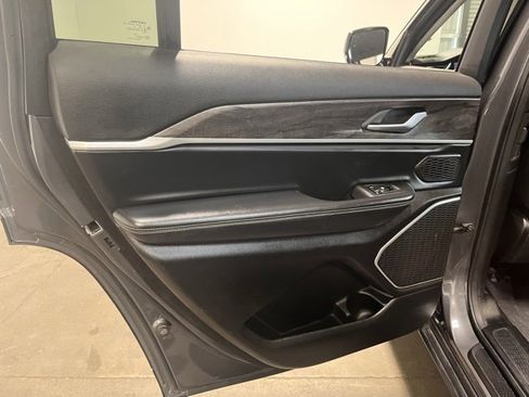 Used 2021 Jeep Grand Cherokee L Limited image 19