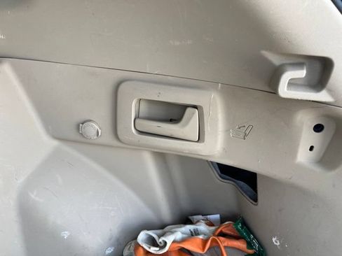 Used 2010 Toyota Venza FWD image 32