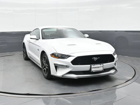 Used 2022 Ford Mustang GT Premium w/ Equipment Group 401A RWD image 9