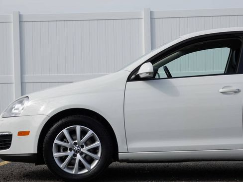 Used 2010 Volkswagen Jetta Limited Edition FWD image 16