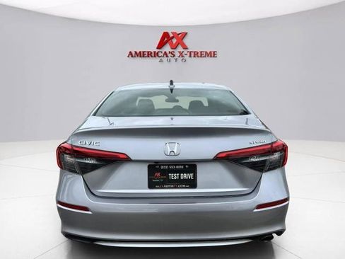 Used 2022 Honda Civic Sport image 4