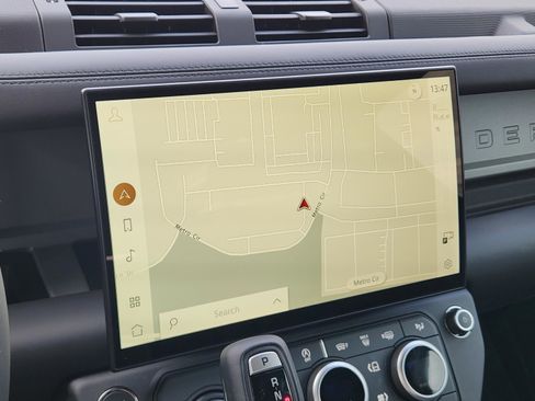 New 2026 Land Rover Defender 90 V8 image 17