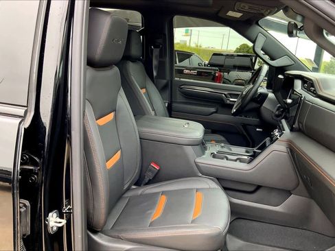 Used 2024 GMC Sierra 2500 AT4 w/ AT4 Premium Plus Package AWD/4WD image 9
