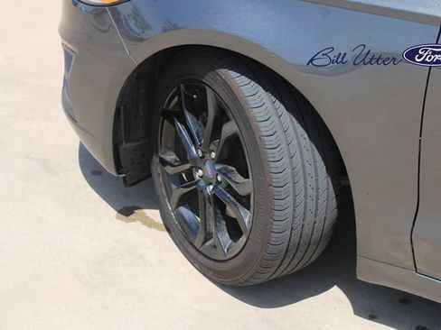 Used 2020 Ford Fusion SE w/ Equipment Group 151A FWD image 9