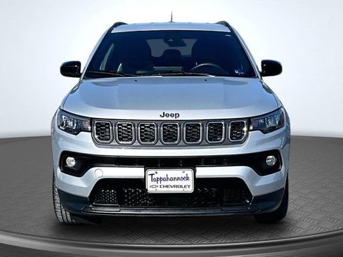 Used 2024 Jeep Compass Latitude AWD/4WD image 2