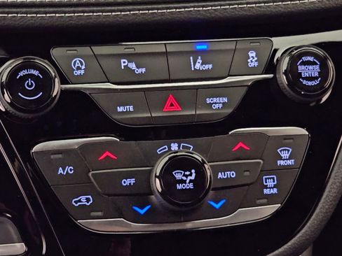 New 2026 Chrysler Pacifica Limited w/ S Appearance Package FWD image 22