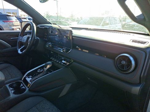 Used 2024 Chevrolet Colorado Z71 w/ Z71 Convenience Package 2 image 11