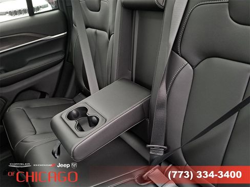 New 2025 Jeep Grand Cherokee Limited image 12