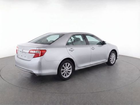 Used 2013 Toyota Camry XLE w/ Leather Pkg image 4