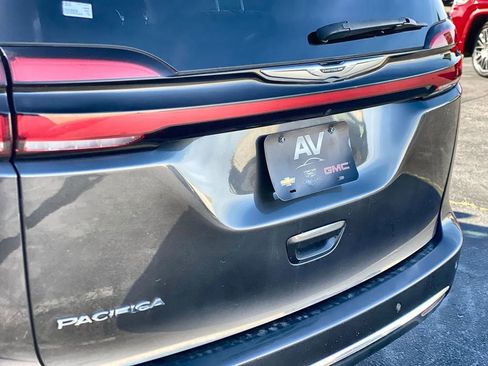 Used 2023 Chrysler Pacifica Touring-L image 31