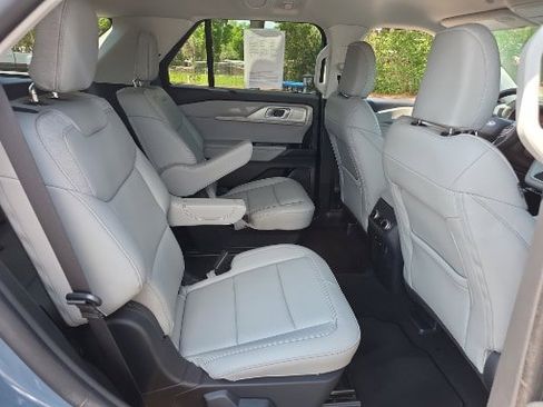 Used 2025 Ford Explorer Active w/ Active Comfort Package image 16
