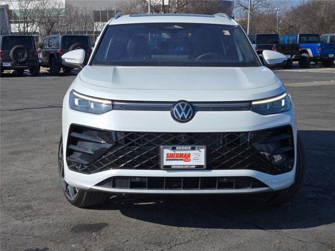 Used 2025 Volkswagen Tiguan SEL R-Line image 4