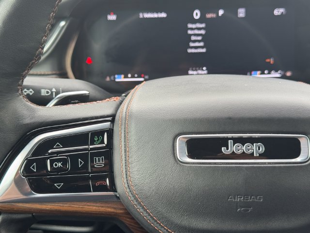 Used 2025 Jeep Grand Cherokee Summit AWD/4WD image 25