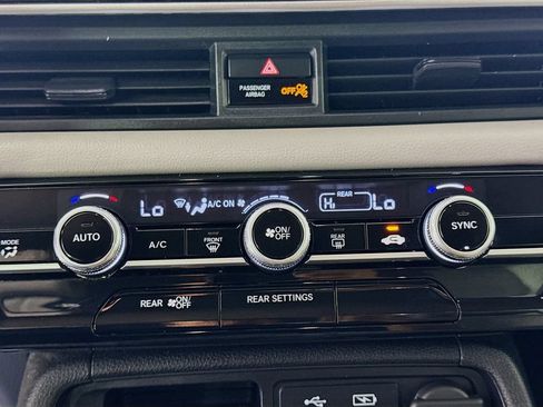 Used 2023 Honda Pilot LX image 18