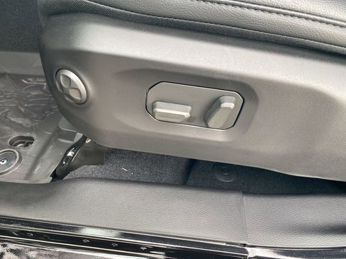 Used 2025 Jeep Gladiator Sport image 12