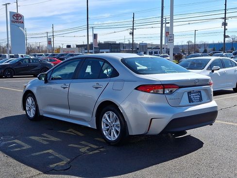 Used 2024 Toyota Corolla LE w/ LE Convenience Package image 4